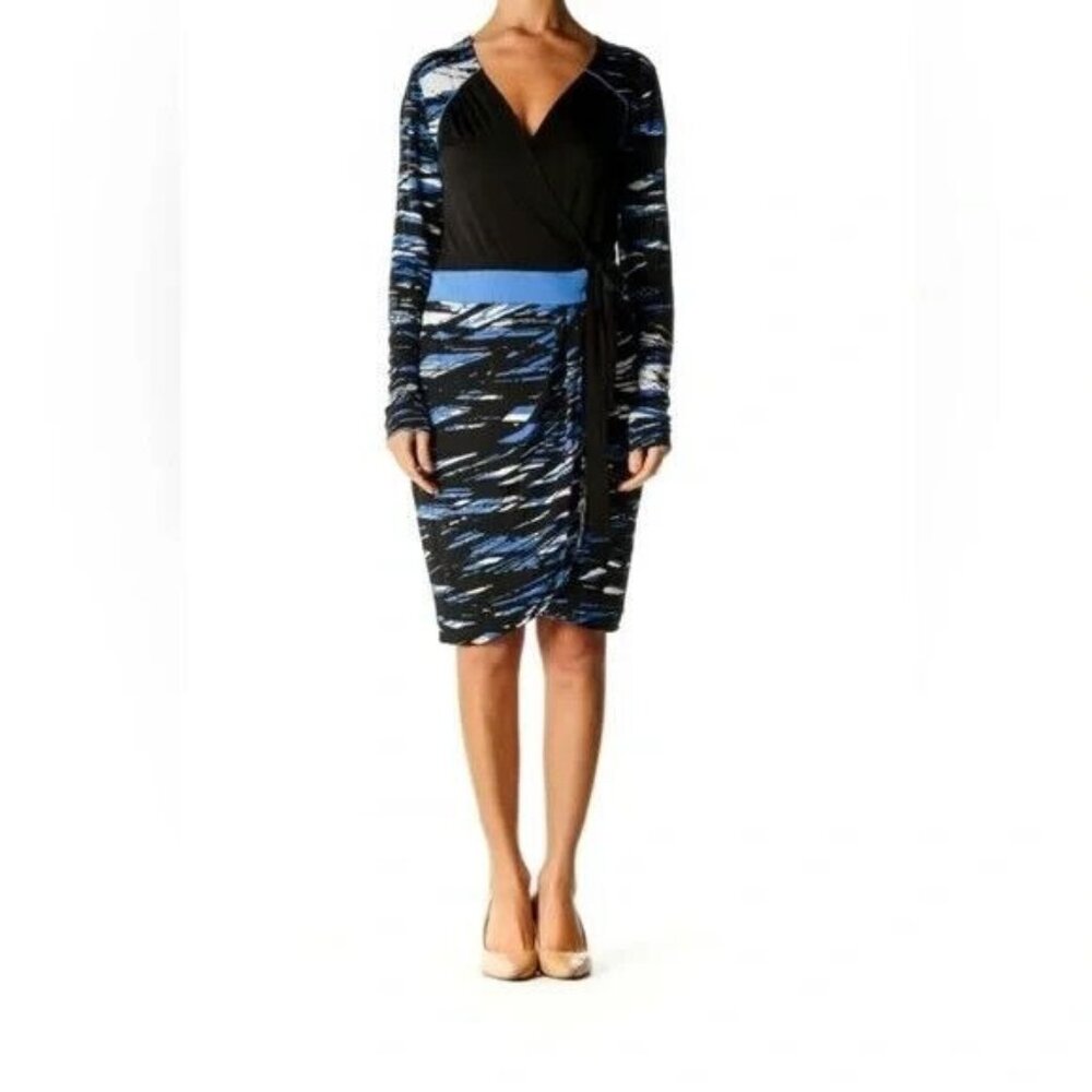BCBGMaxAzria Dress Blue Black White Dress M Medium Long Sleeve Stretch Wrap
